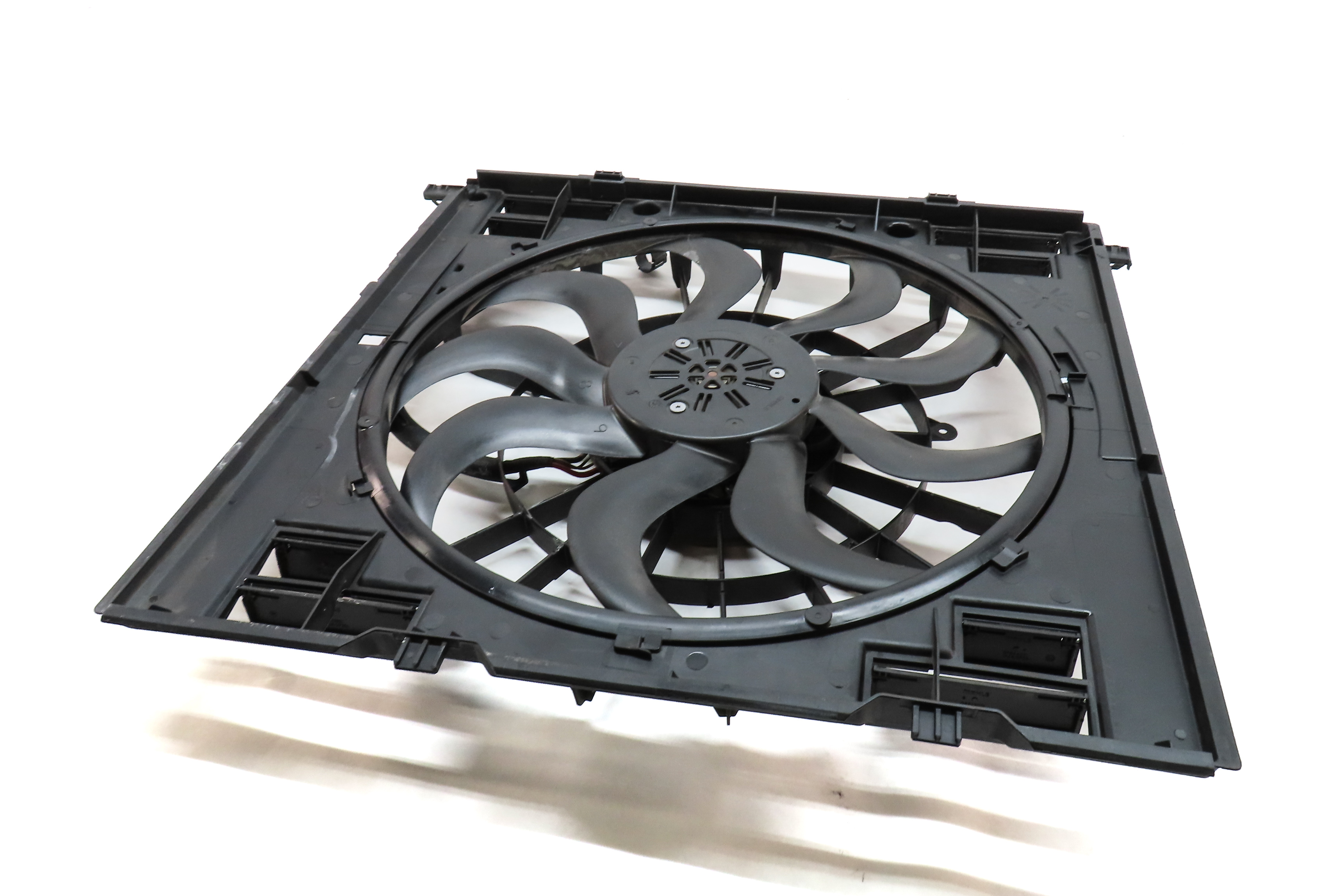 2020-2023 BMW X3 (G01) 2.0L TURBO ENGINE 600 WATT COOLING RADIATOR FAN & SHROUD — exact item pictured